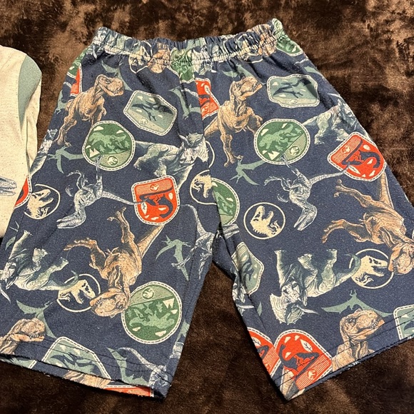 6/7 Jurassic pajamas - Picture 5 of 8
